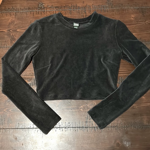 Velour black long sleeve crop - Picture 1 of 3